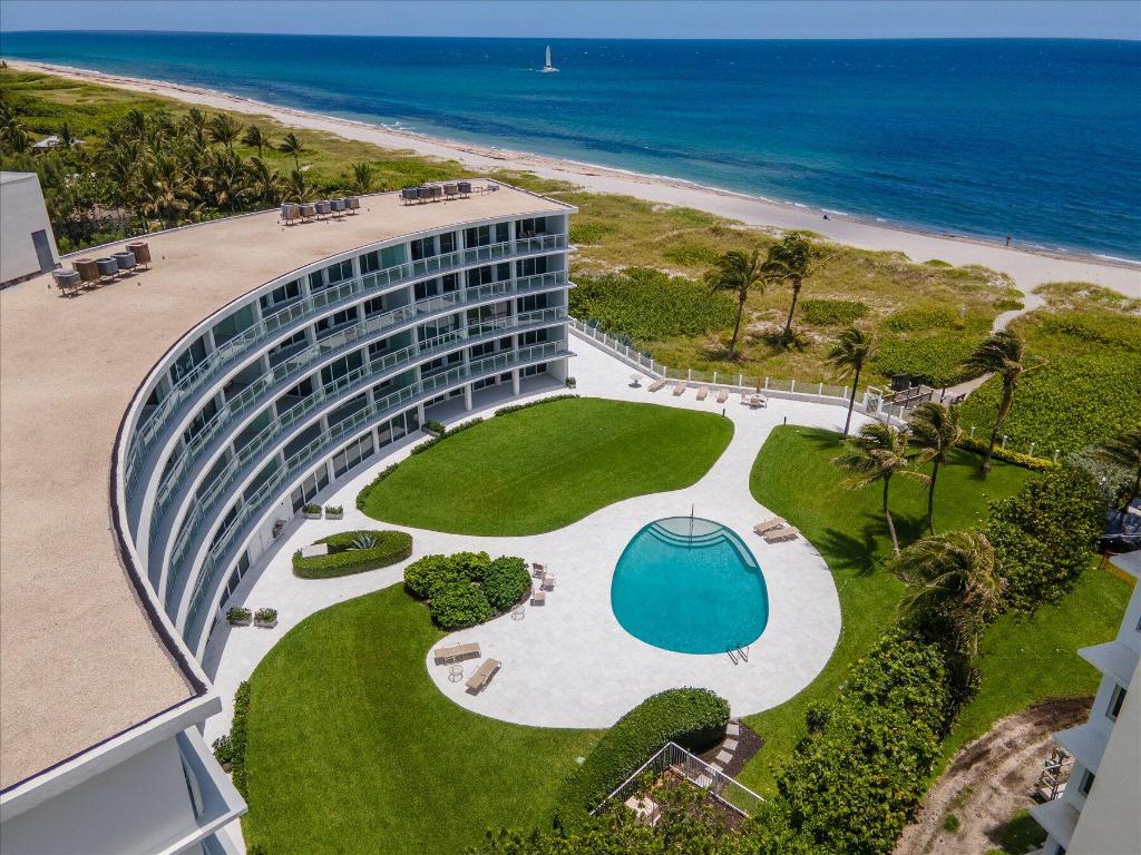 1213 S Ocean Boulevard 2e