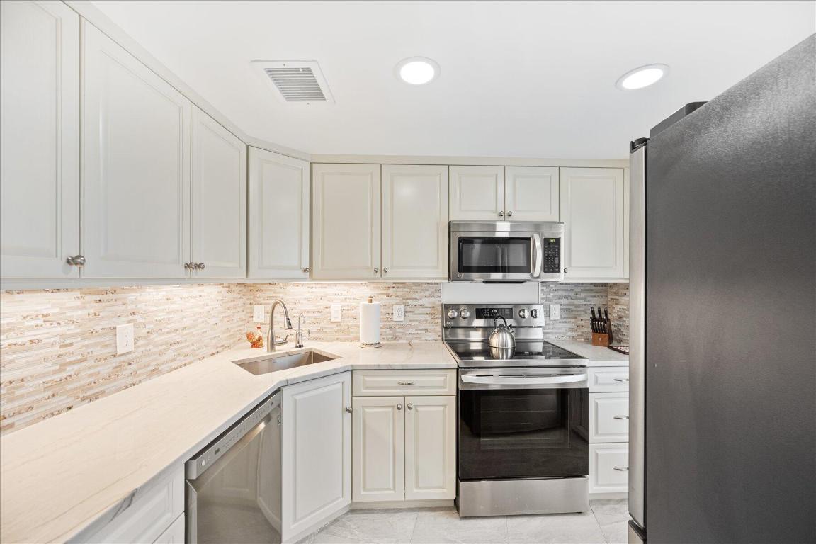 1213 S Ocean Boulevard 2e