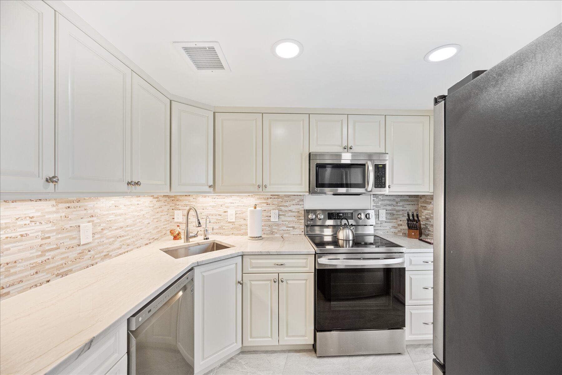 1213 S Ocean Boulevard 2e