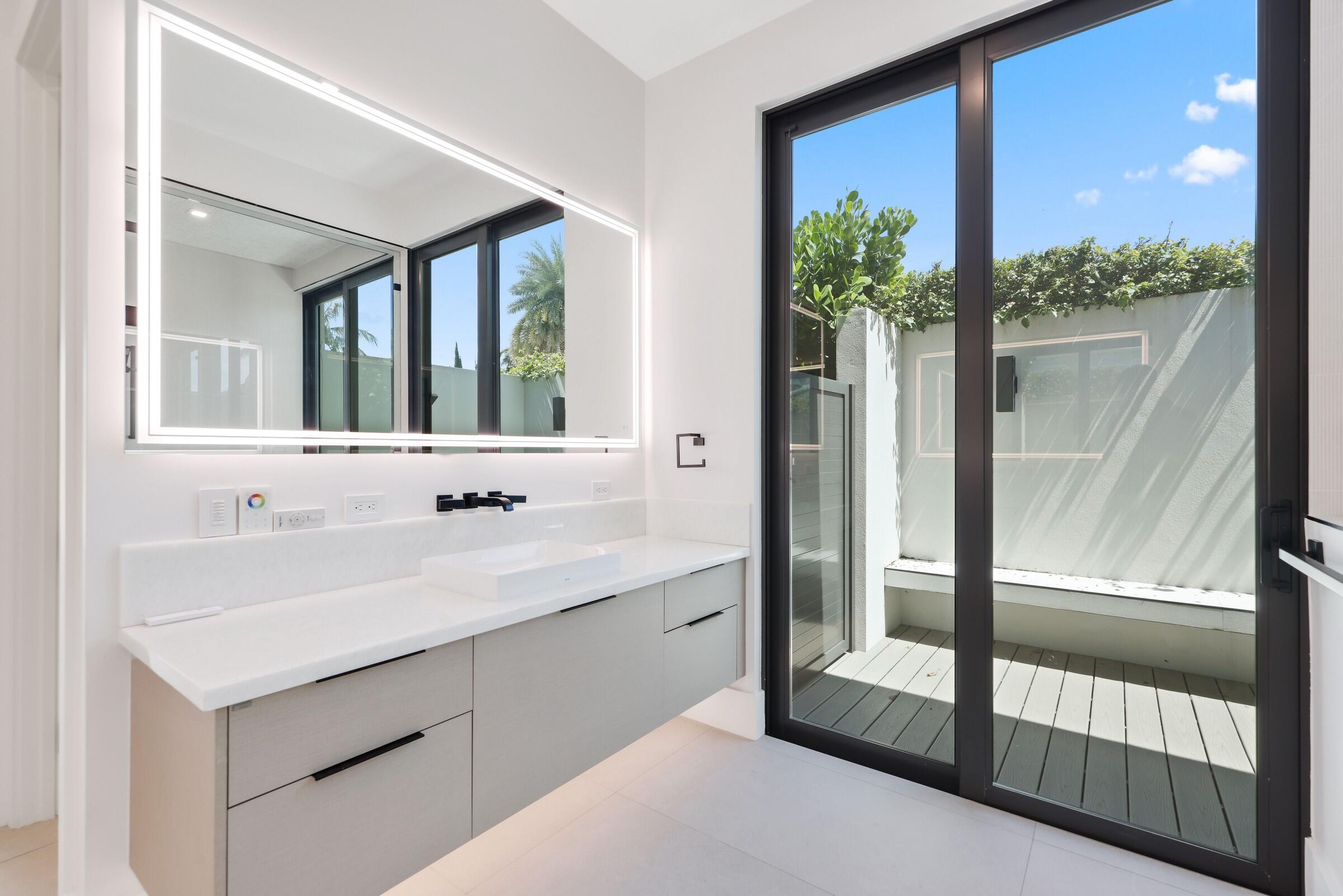 933 Allamanda Drive