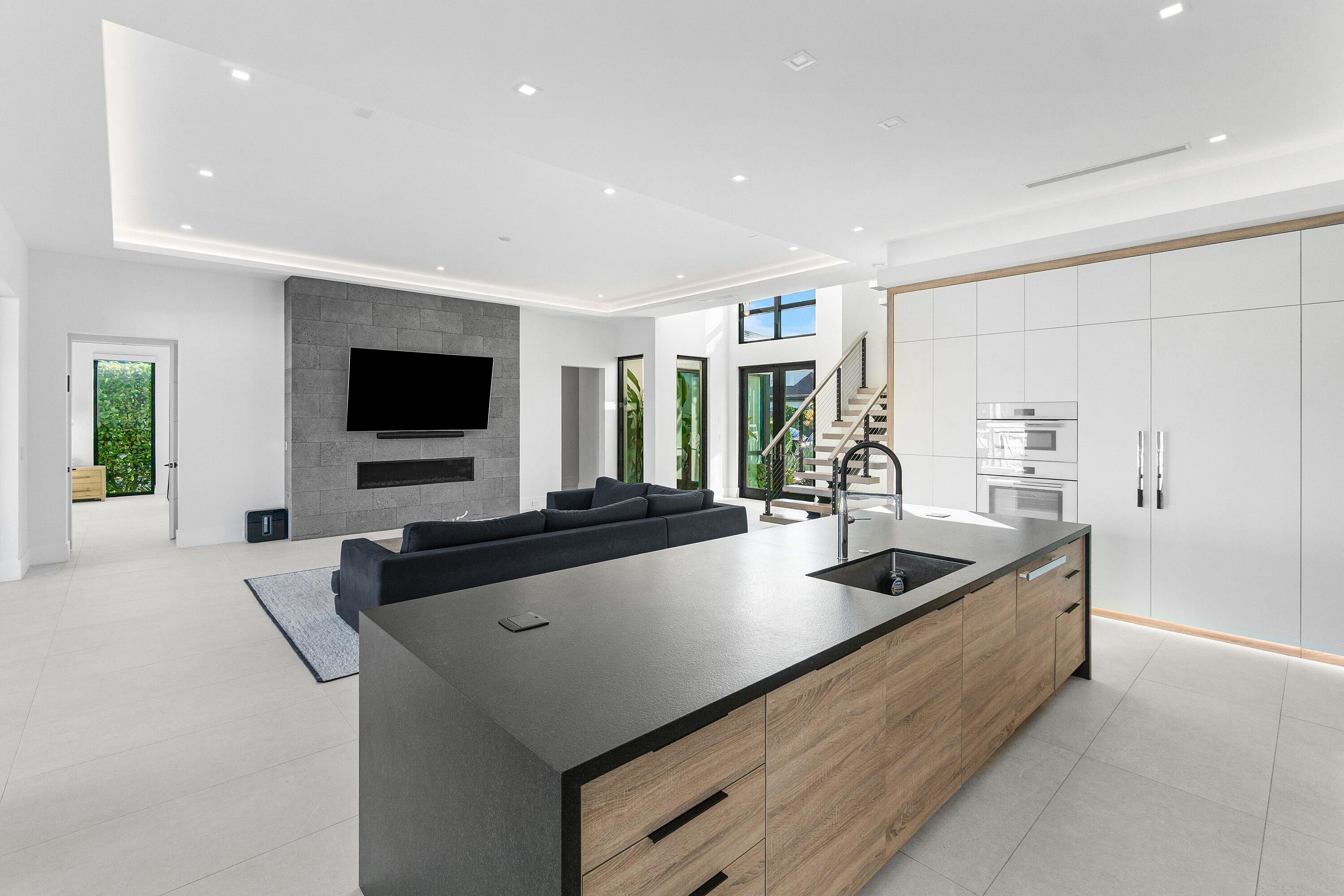 933 Allamanda Drive
