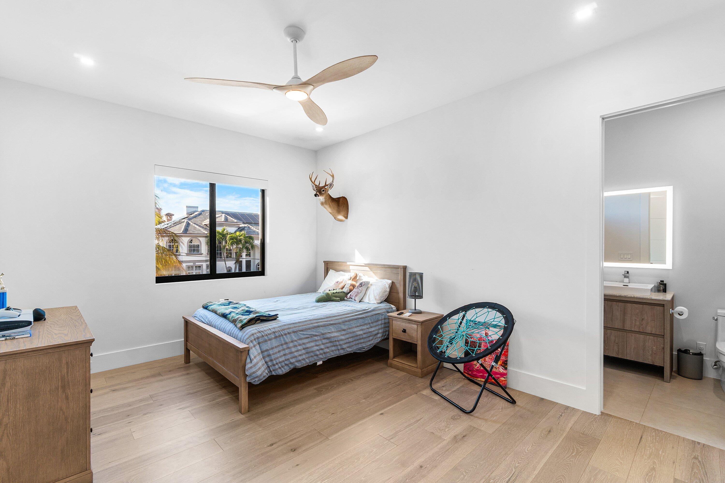 933 Allamanda Drive