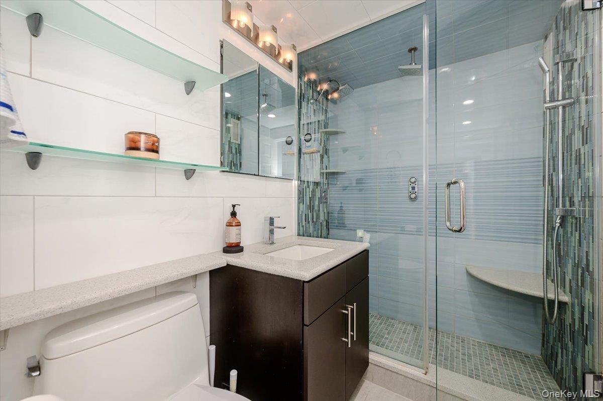 750 W Broadway Unit: 3M