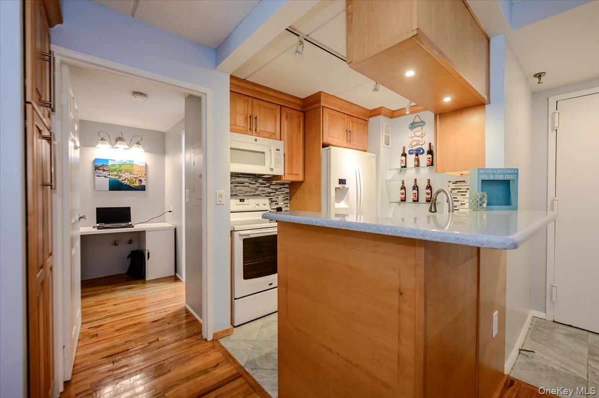 750 W Broadway Unit: 3M