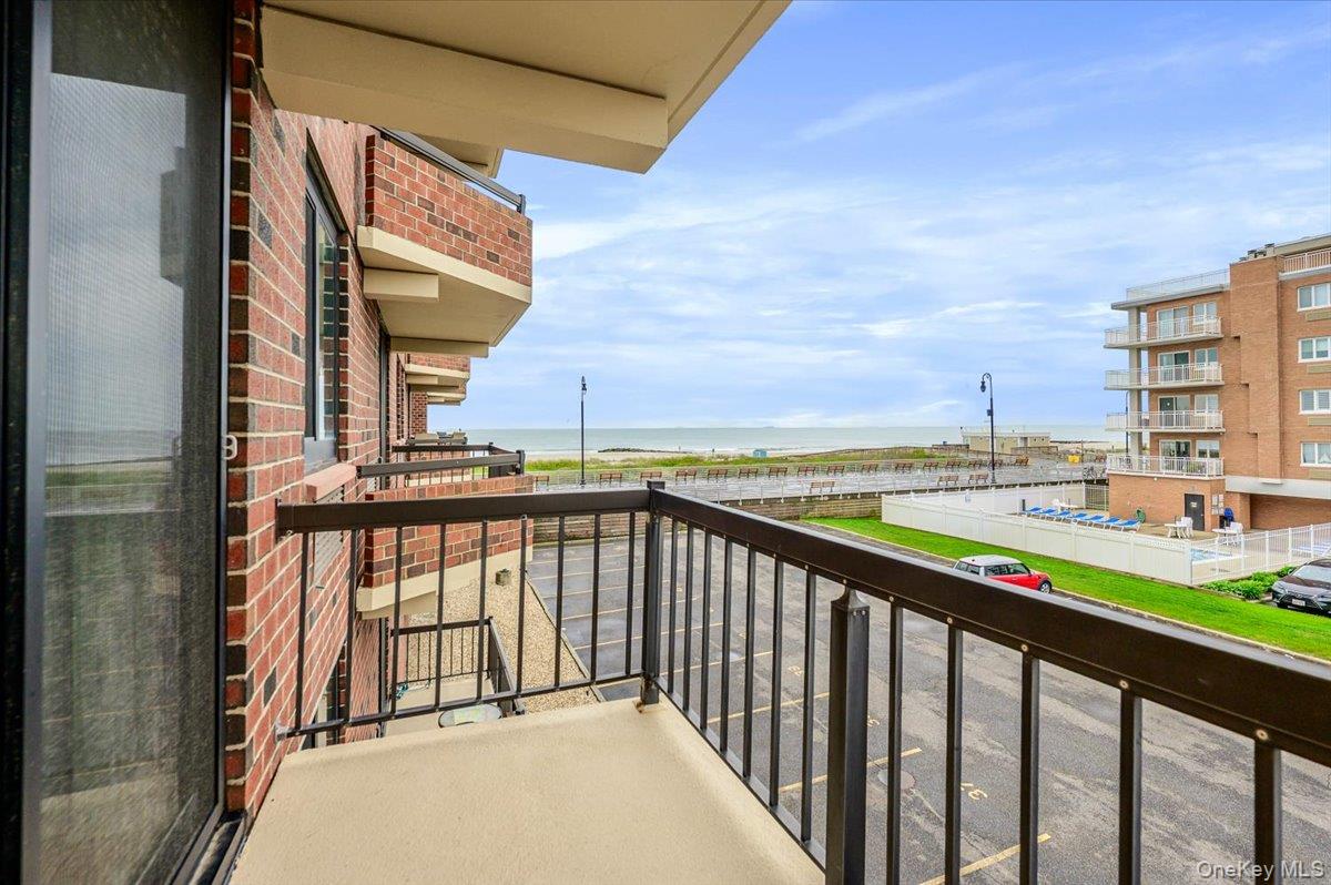 750 W Broadway Unit: 3M