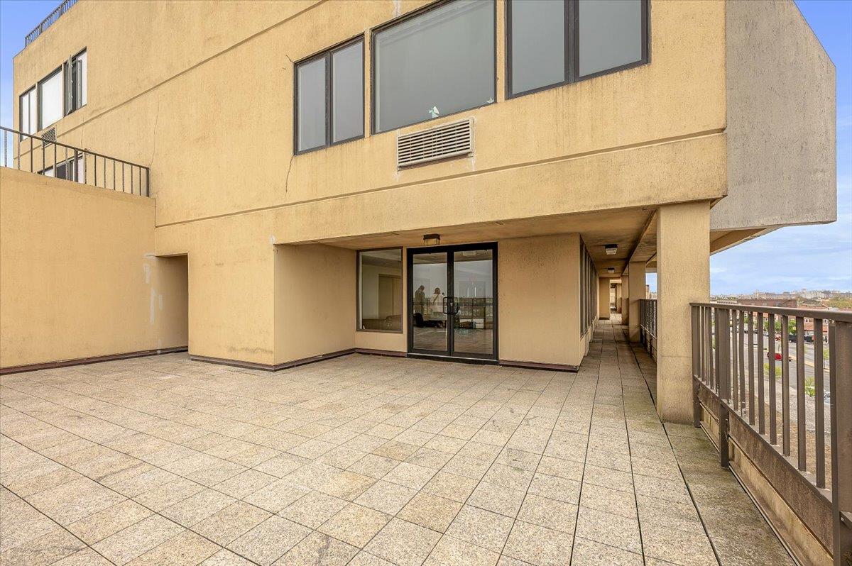 235 W Park Avenue Unit: 205