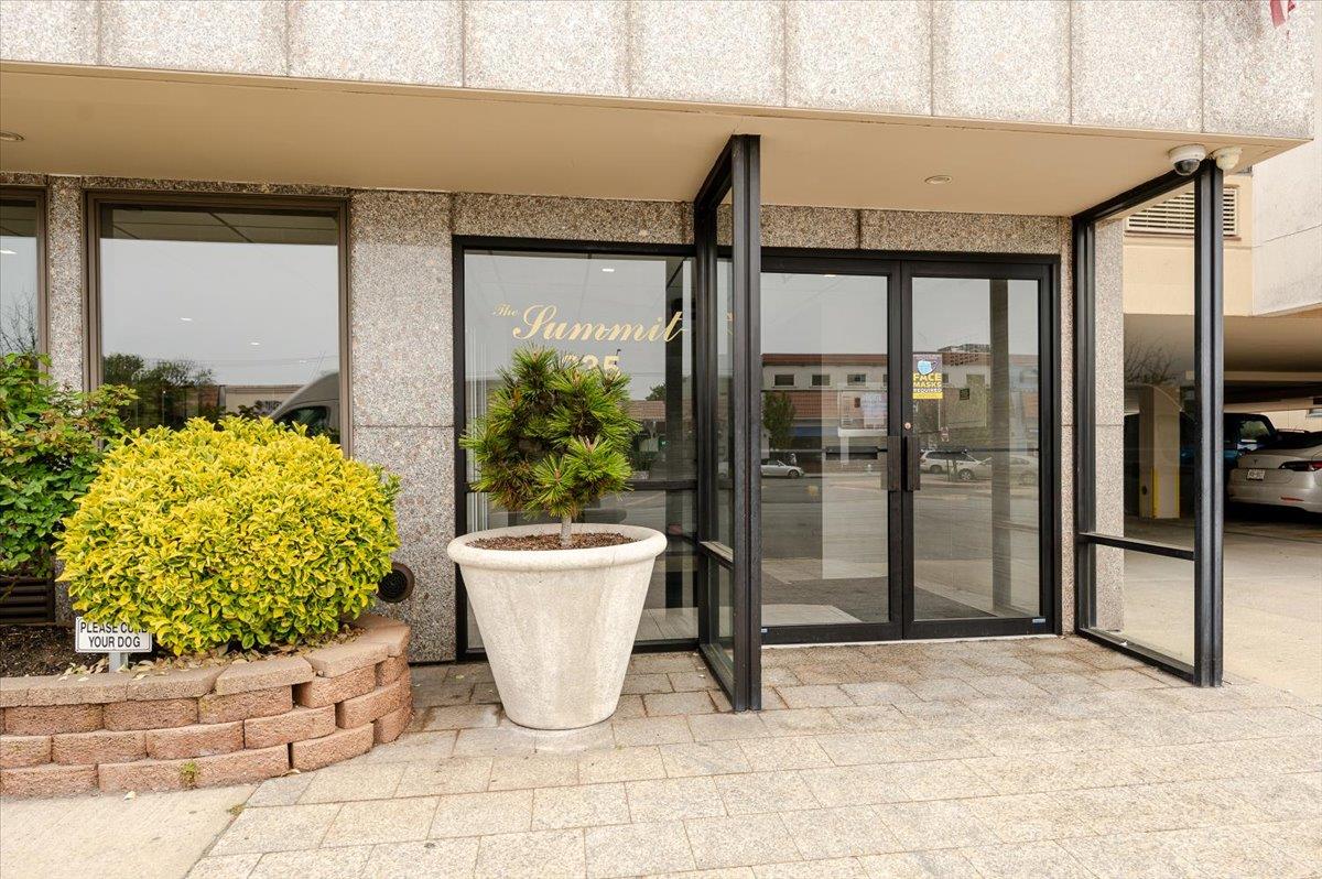 235 W Park Avenue Unit: 205