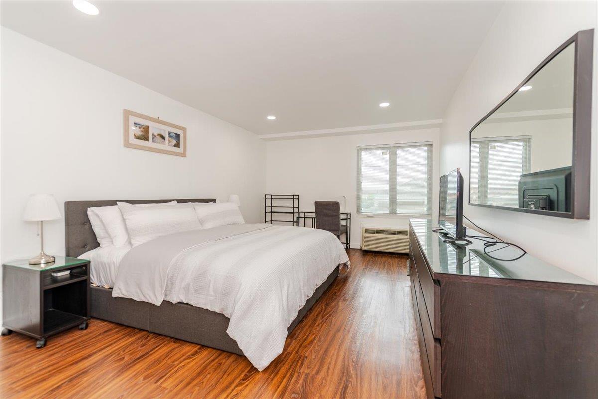 235 W Park Avenue Unit: 205