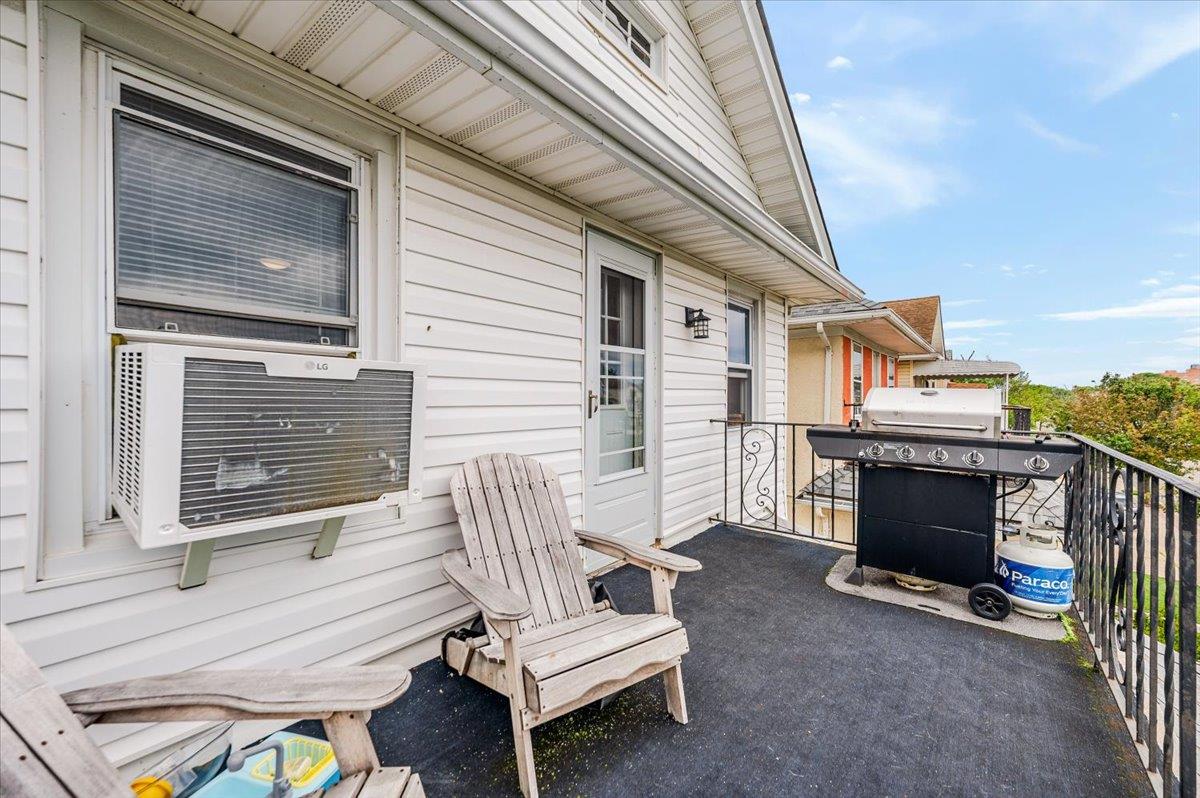 365 W Hudson Street Unit: Upper