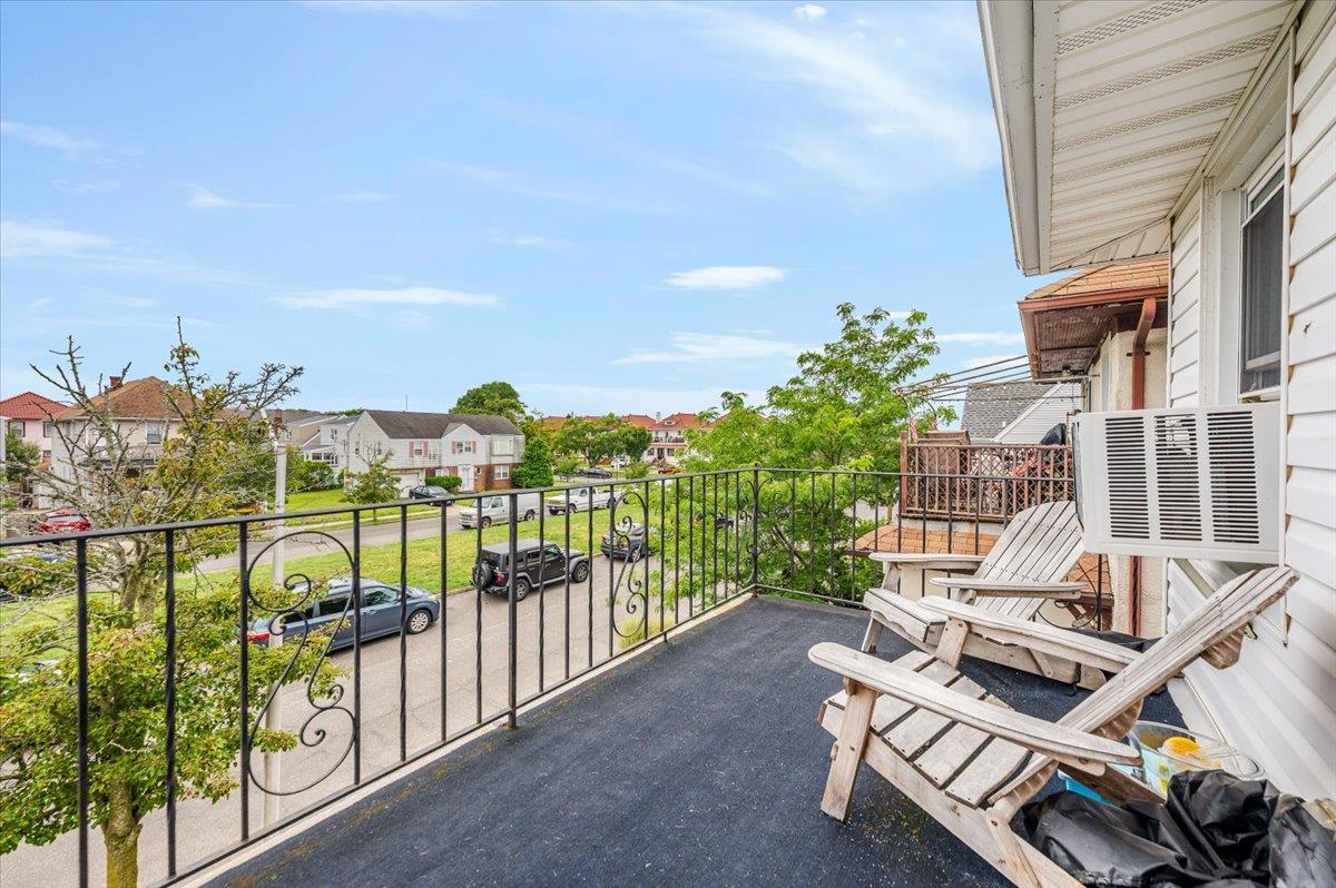 365 W Hudson Street Unit: Upper