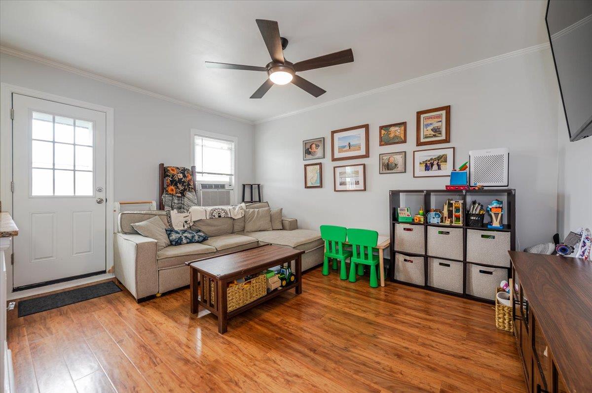 365 W Hudson Street Unit: Upper