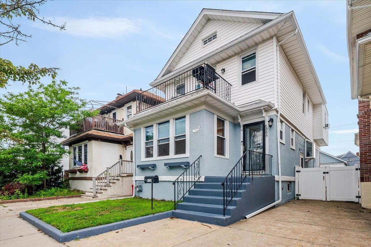 365 W Hudson Street Unit: Upper
