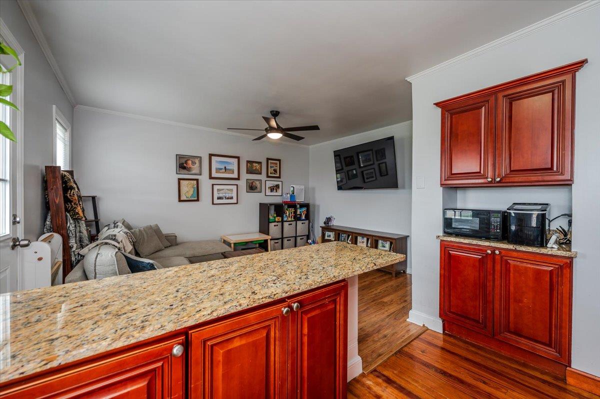 365 W Hudson Street Unit: Upper