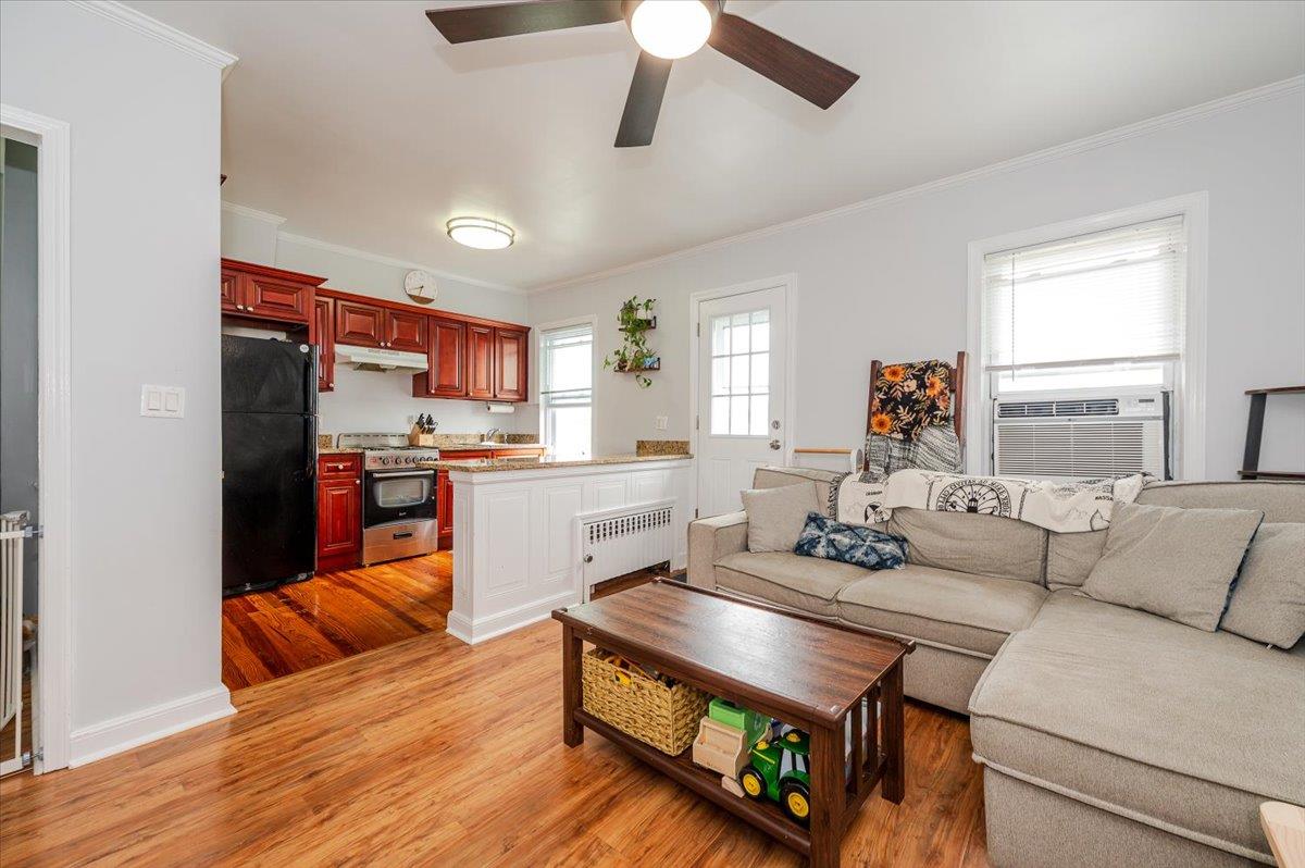 365 W Hudson Street Unit: Upper