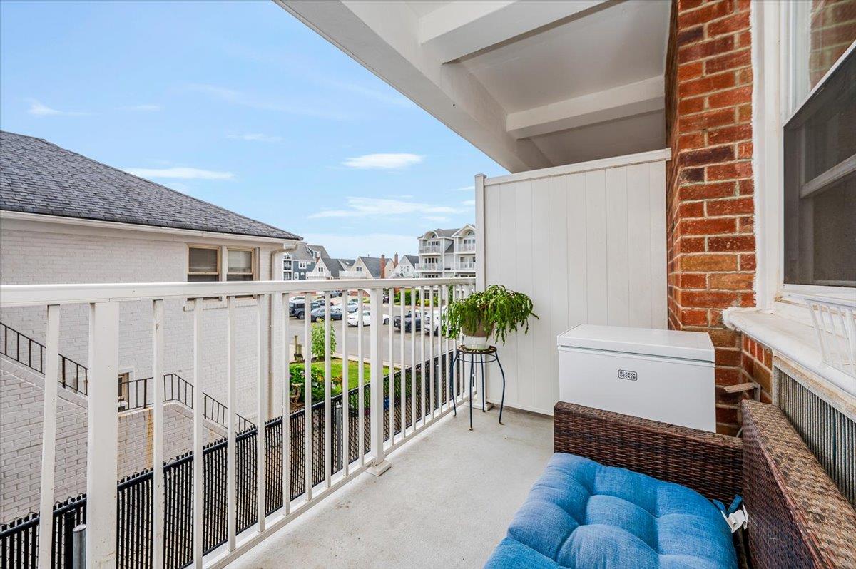 55 Monroe Boulevard Unit: 1C