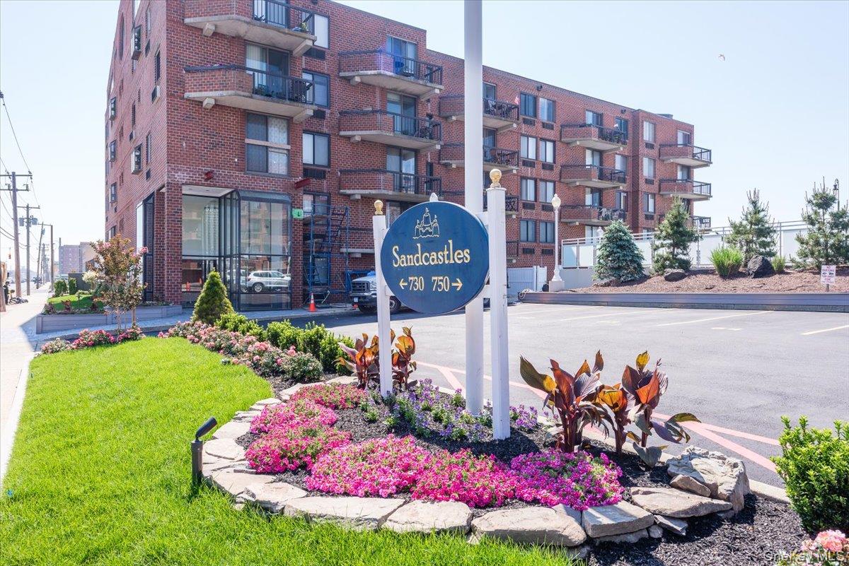 730 W Broadway Unit: 2J