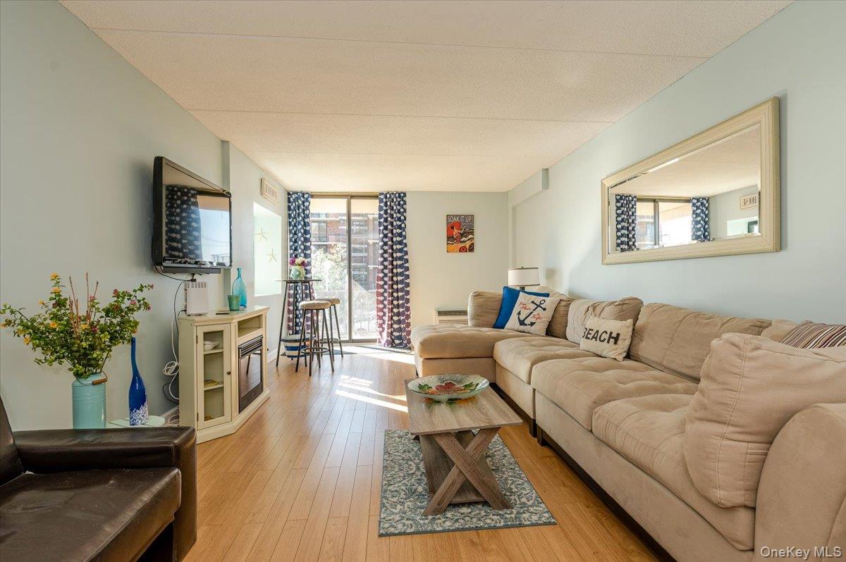 730 W Broadway Unit: 2J