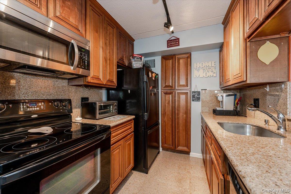 730 W Broadway Unit: 2J