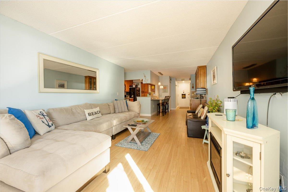 730 W Broadway Unit: 2J