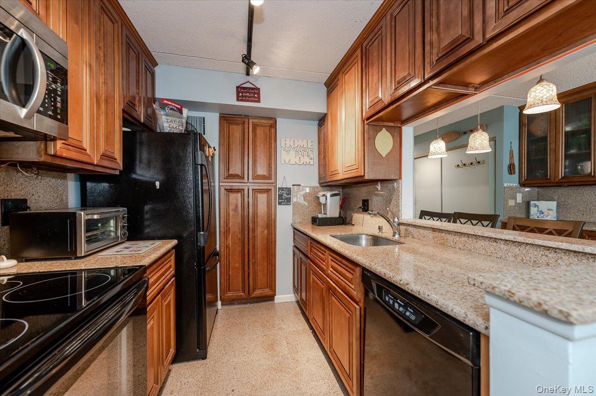 730 W Broadway Unit: 2J