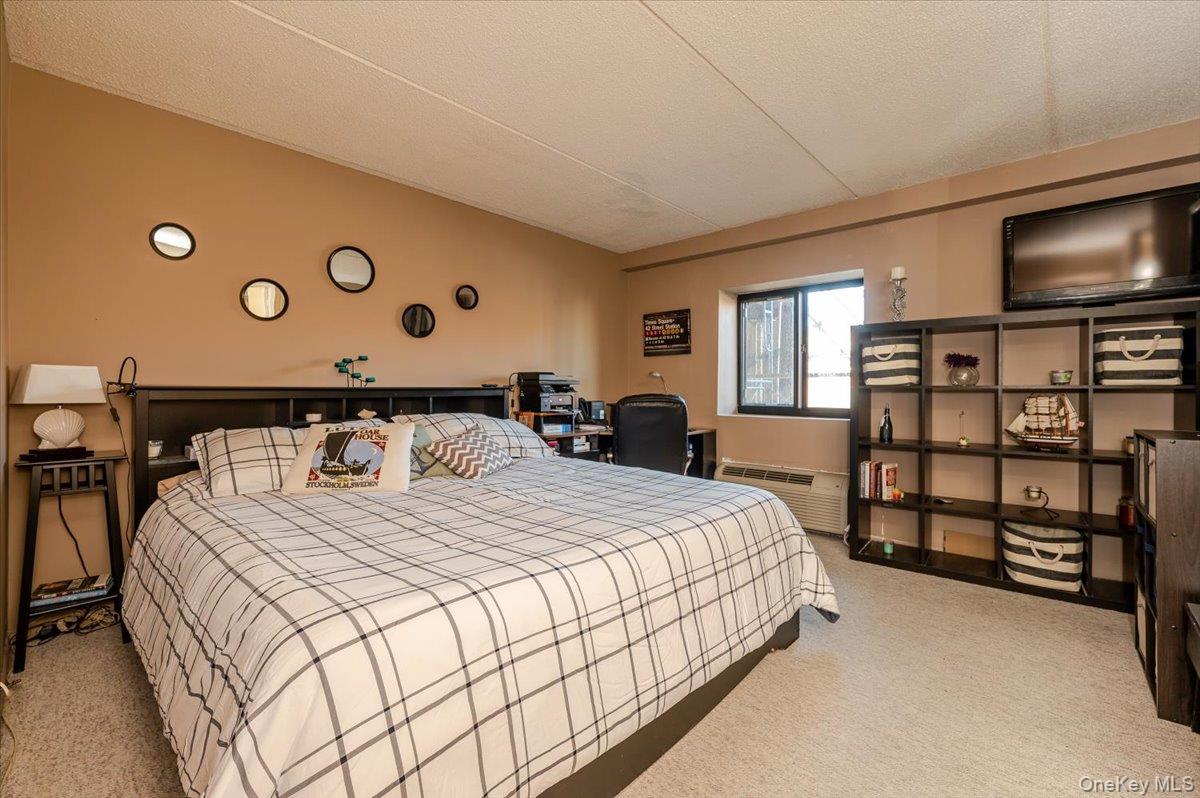 730 W Broadway Unit: 2J