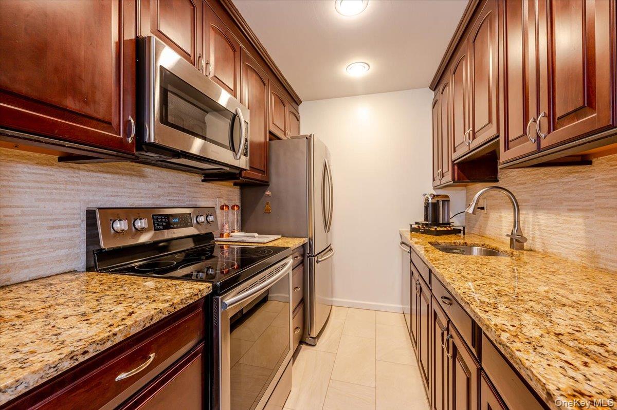 90 S Park Avenue Unit: C4