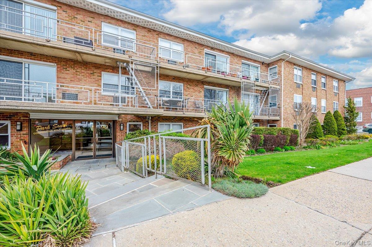 90 S Park Avenue Unit: C4