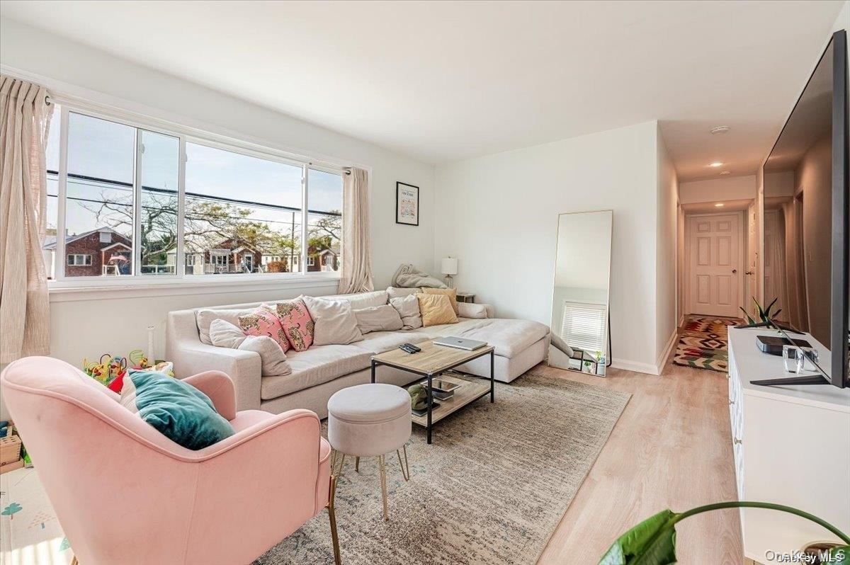 505 E Broadway Unit: Upper