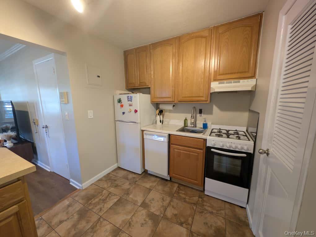 235 W Broadway Unit: C2