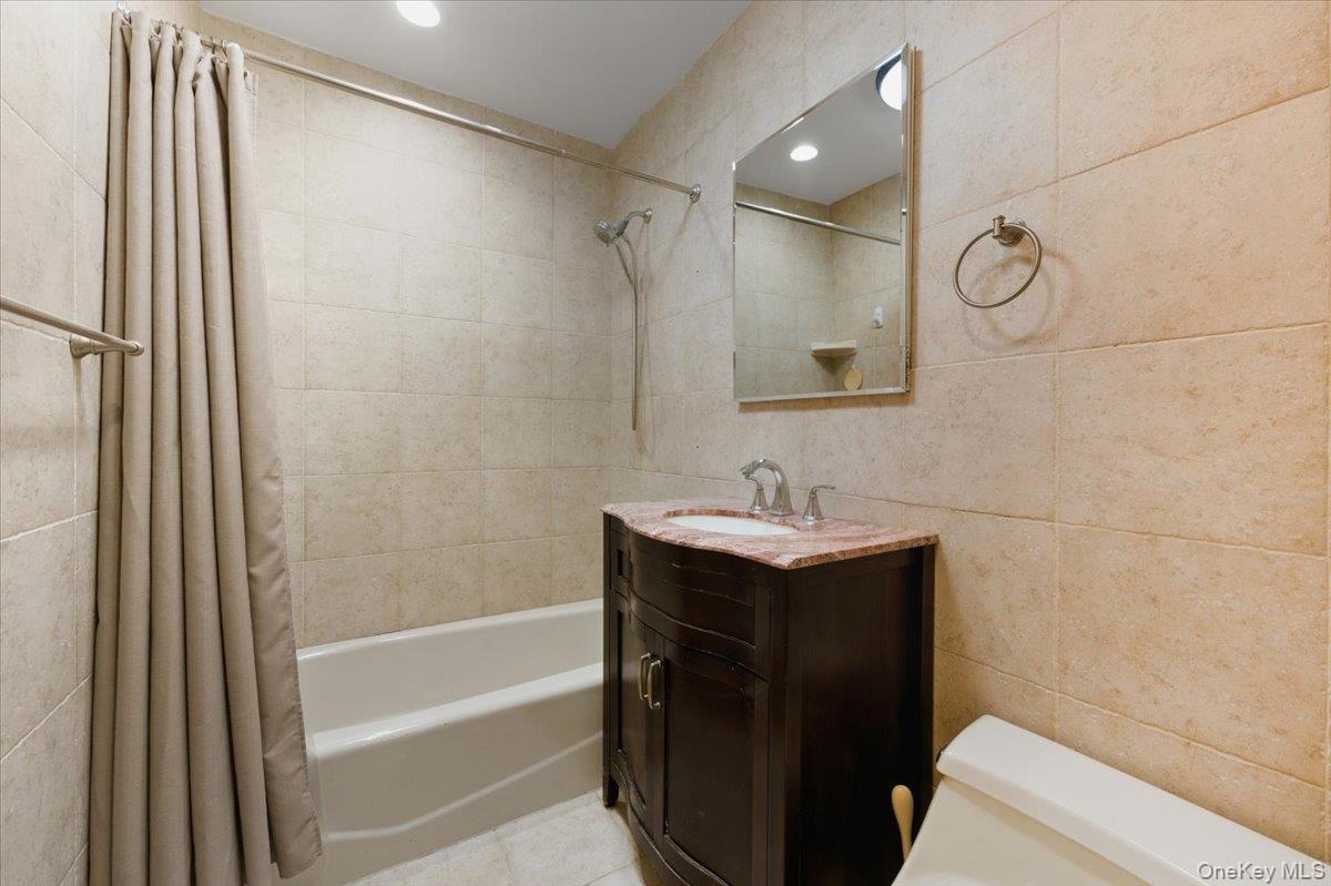 90 S Park Avenue Unit: B2