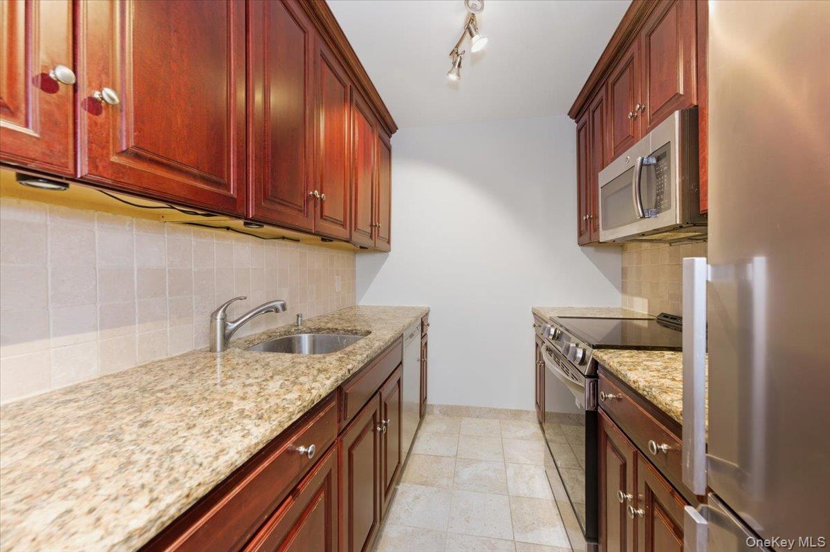 90 S Park Avenue Unit: B2