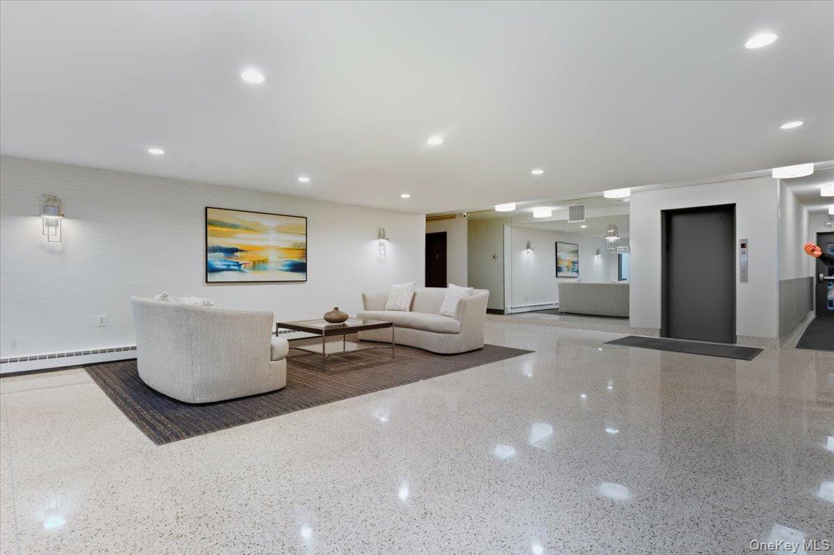 90 S Park Avenue Unit: B2