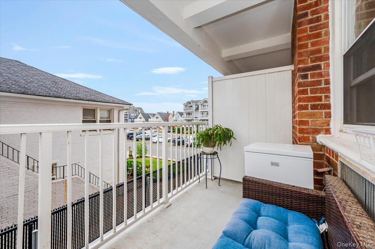 55 Monroe Boulevard Unit: 1C