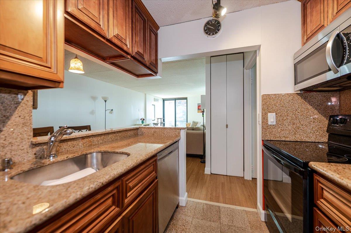 730 W Broadway Unit: 2J