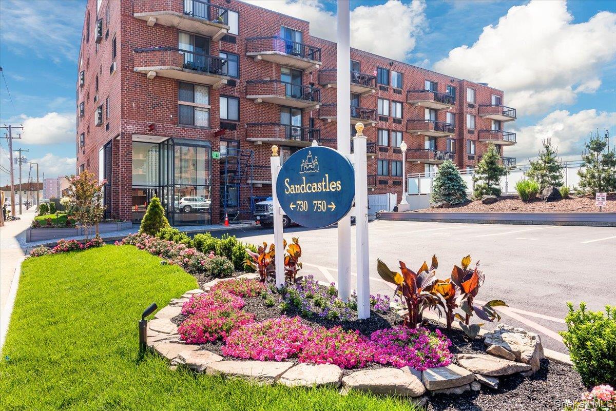 730 W Broadway Unit: 2J