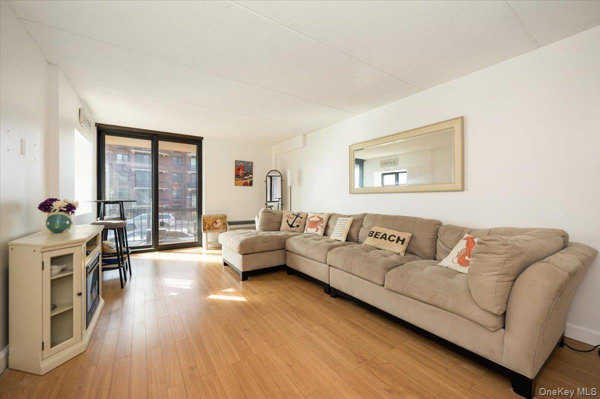 730 W Broadway Unit: 2J