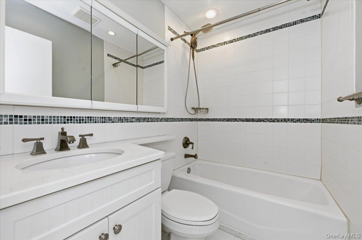 100 W Broadway Unit: 7C