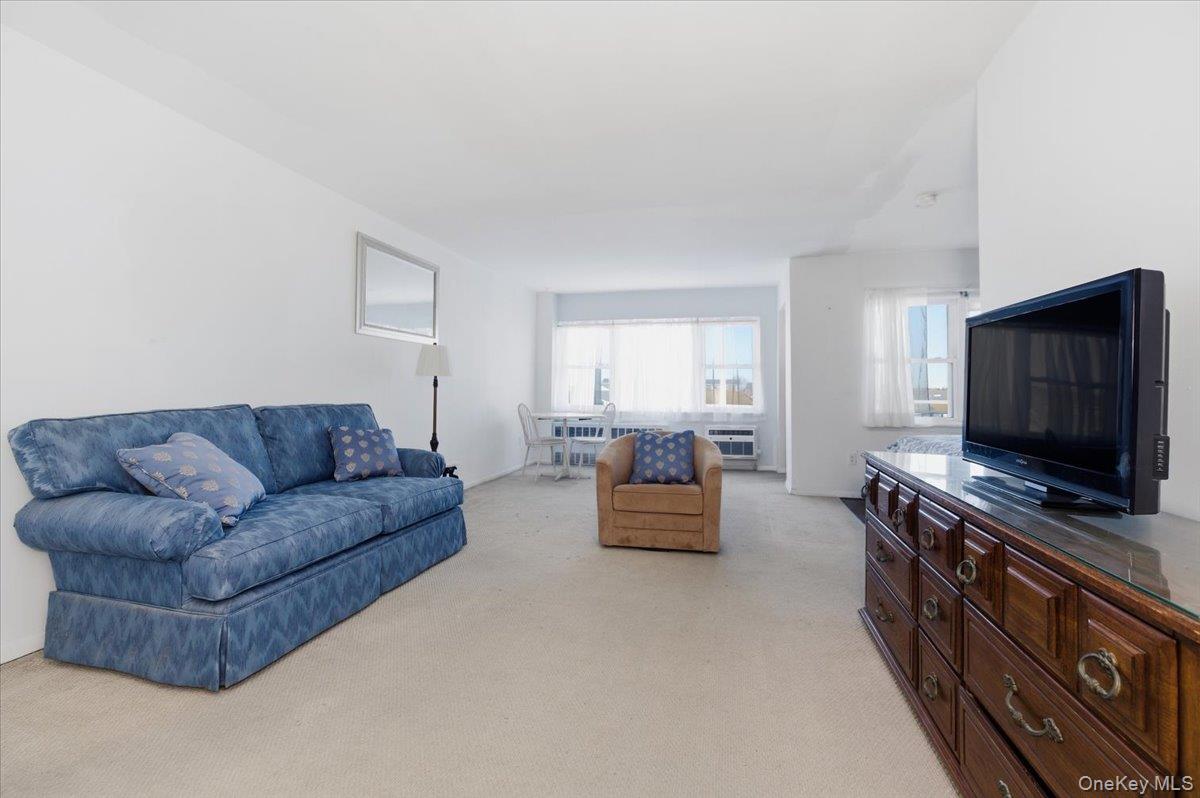 740 E Broadway Unit: 2J