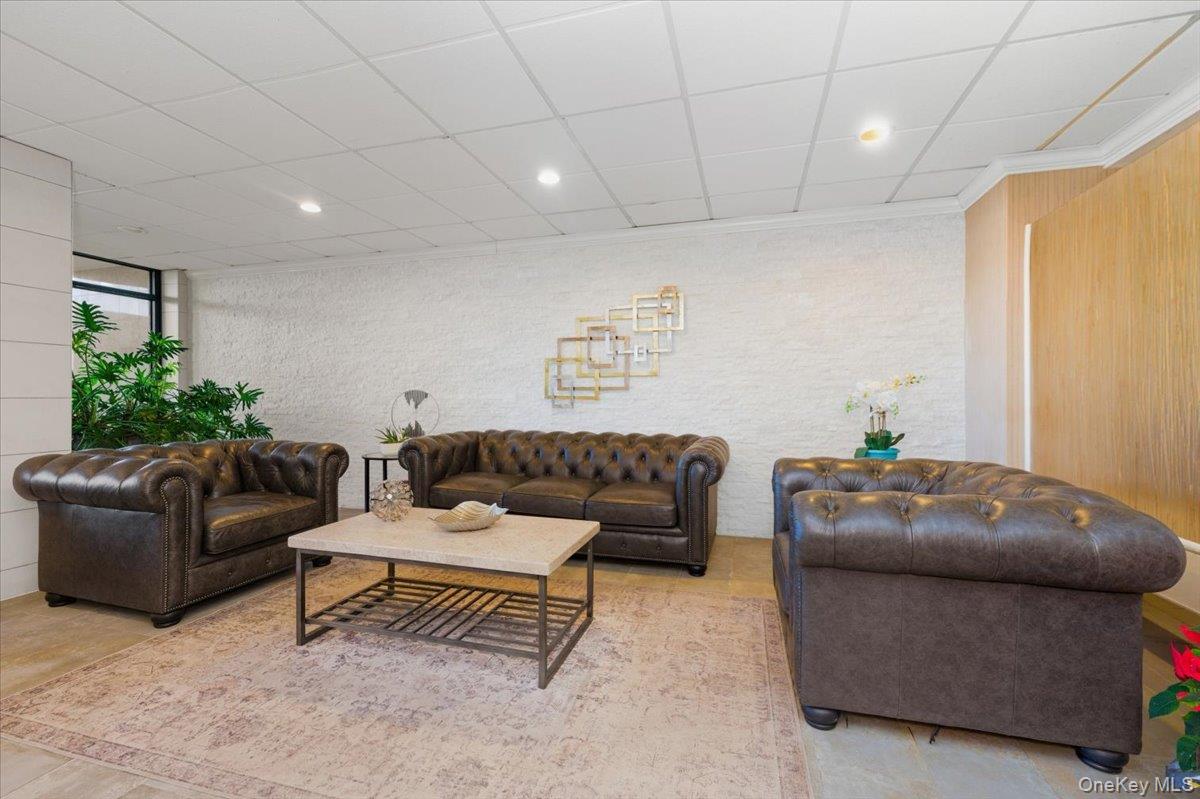 740 E Broadway Unit: 2J