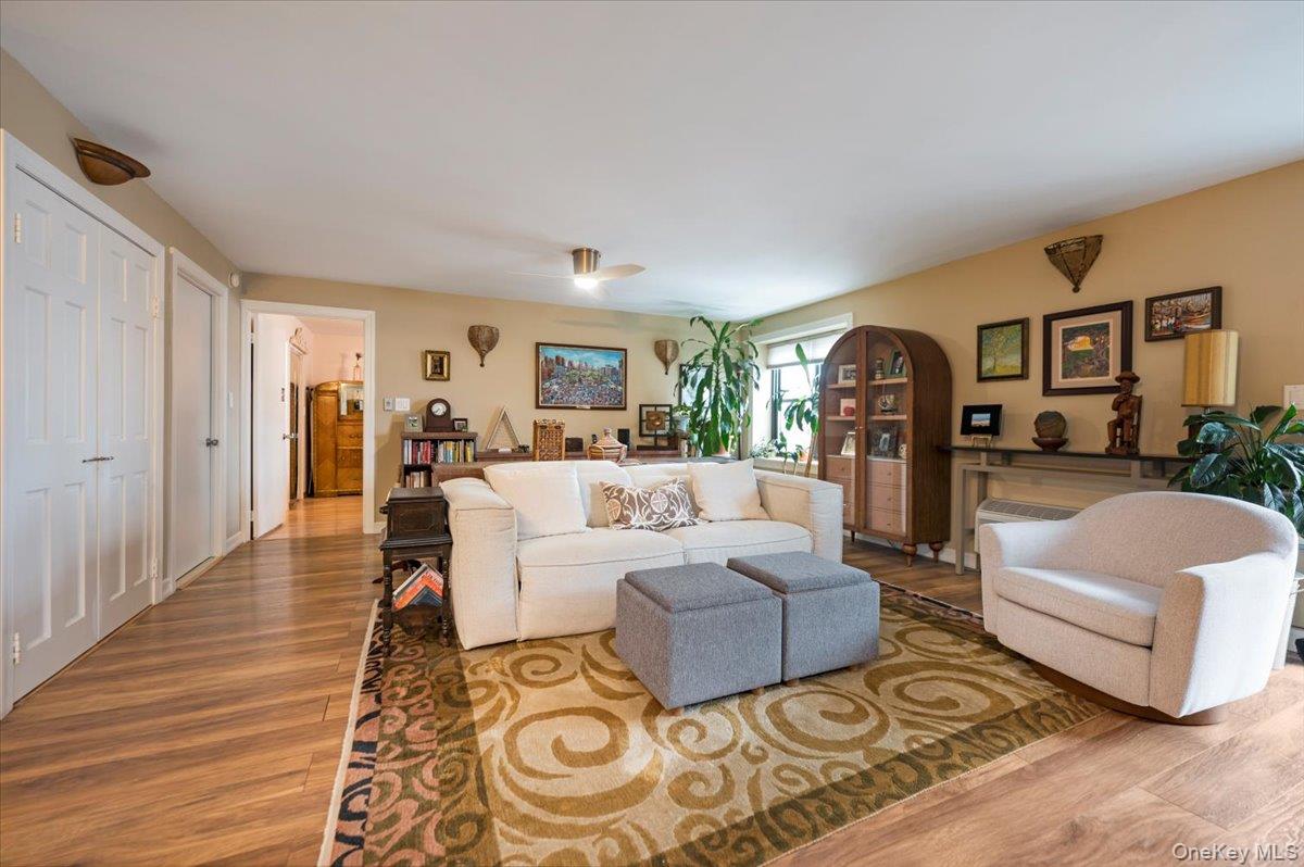 230 W Broadway Unit: 413