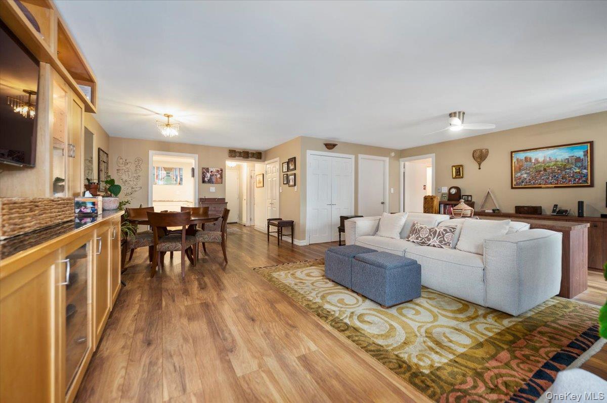 230 W Broadway Unit: 413