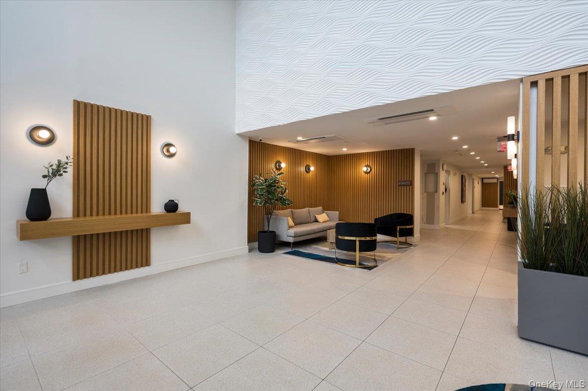 230 W Broadway Unit: 413