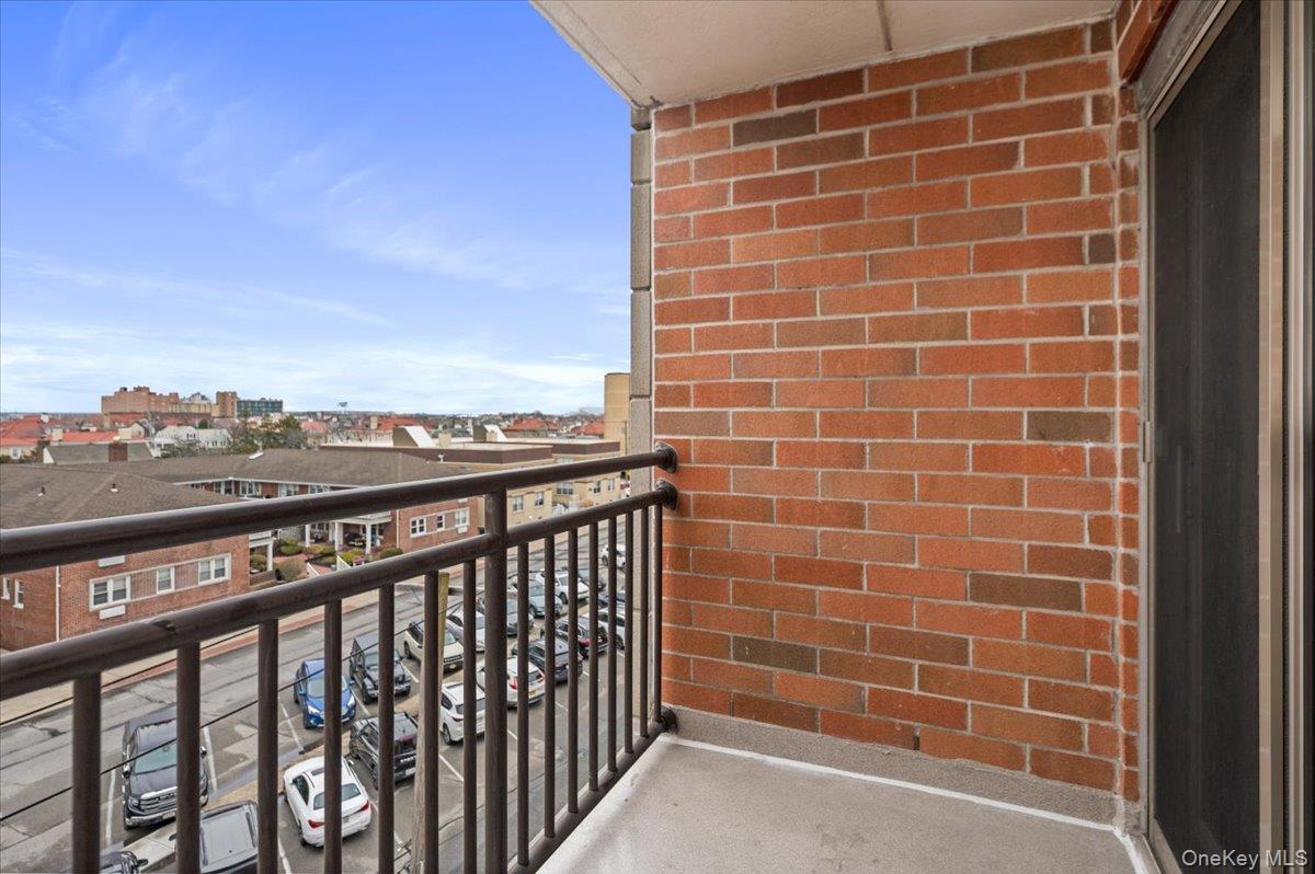 230 W Broadway Unit: 413