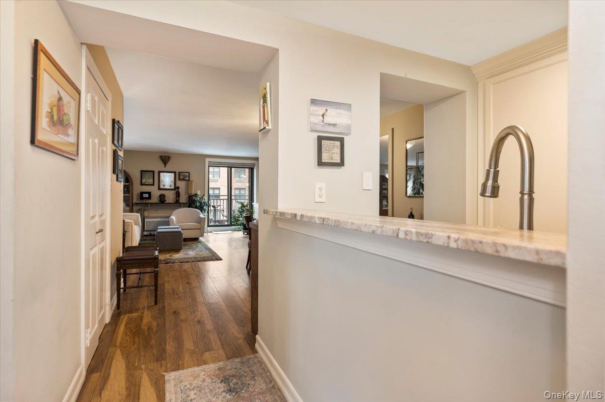 230 W Broadway Unit: 413