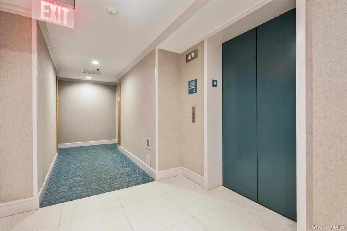 230 W Broadway Unit: 413