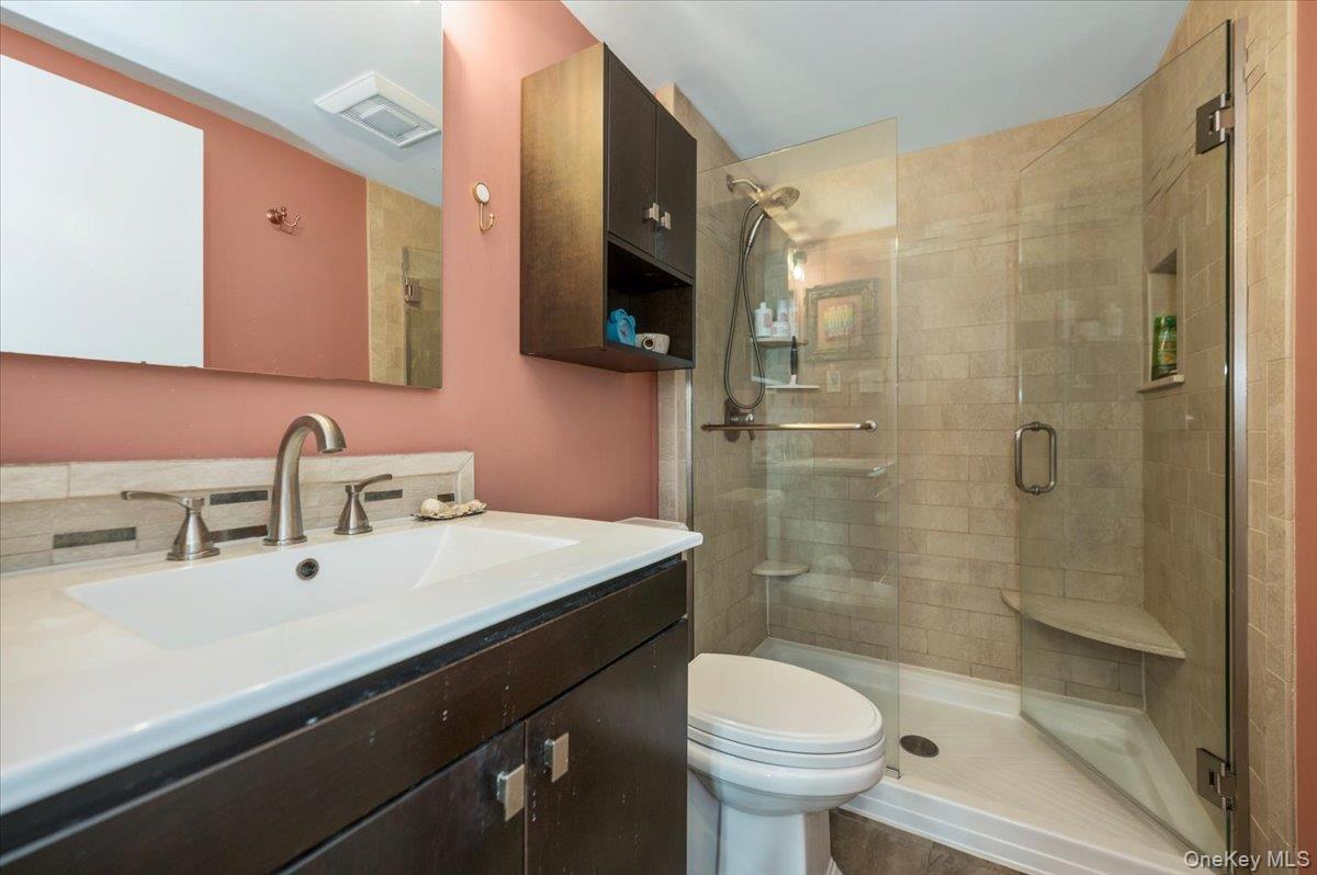 230 W Broadway Unit: 413