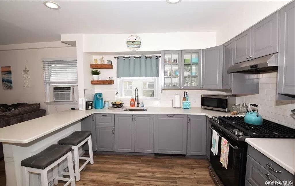 113 Harding Avenue Unit: Lower