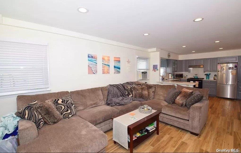 113 Harding Avenue Unit: Lower