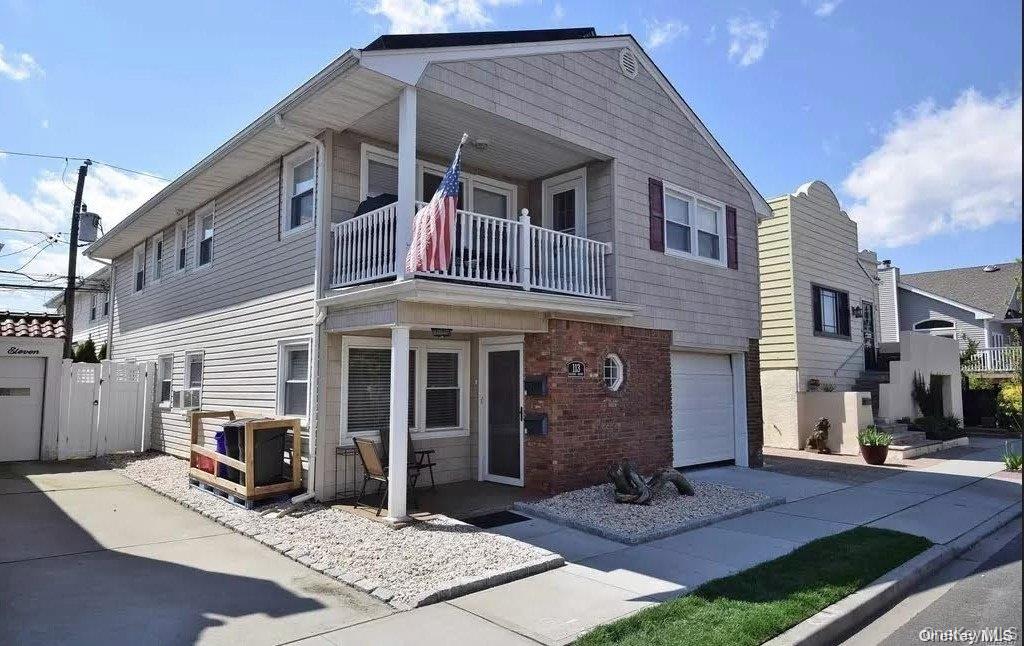 113 Harding Avenue Unit: Lower