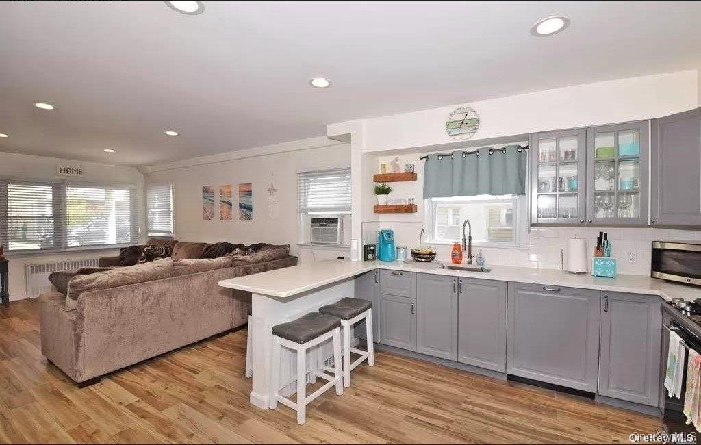 113 Harding Avenue Unit: Lower